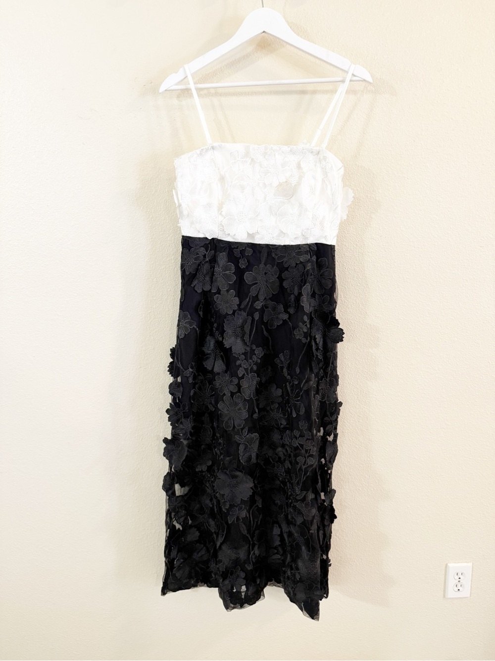 Endless Rose Floral Appliqué Colorblock Midi Dress in White & Black NEW Size S - Picture 8 of 11